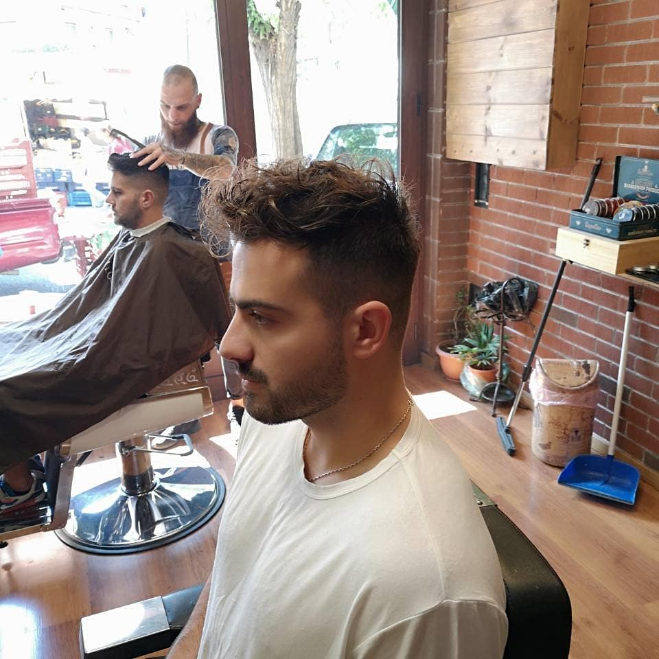 Κούρεμα στην καρέκλα στο Andrew’s Barber House